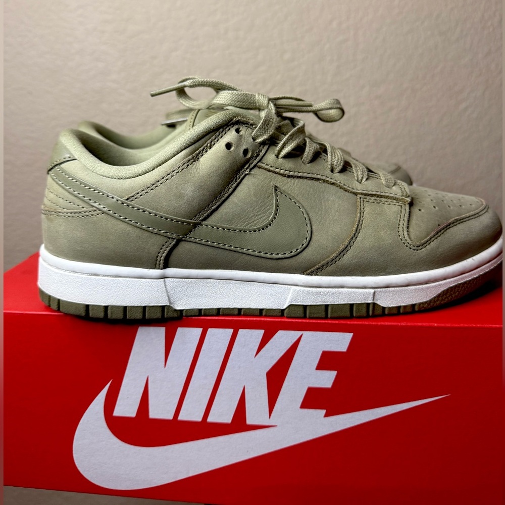 NIKE DUNKS WOMEN